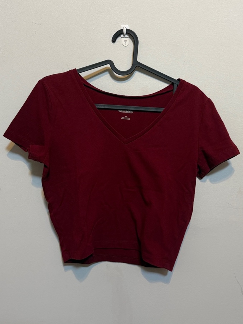 wild fable Women's V-neck Crop Tee - Burgundy MEDIUM